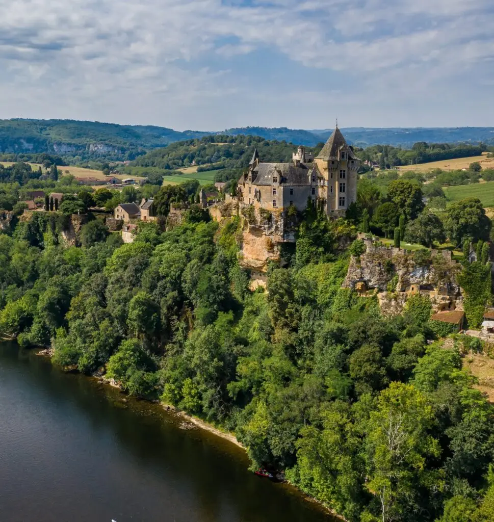 Vue aérienne du château de Montfort