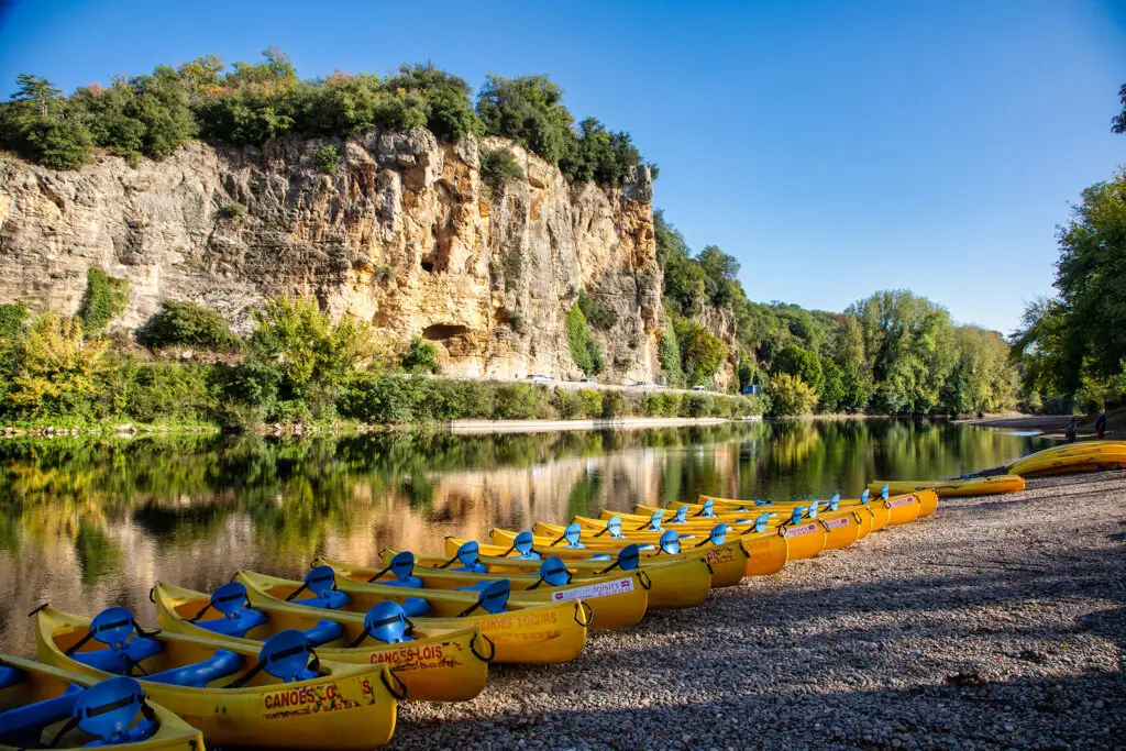 Base de Canoës Loisirs à Vitrac en Dordogne