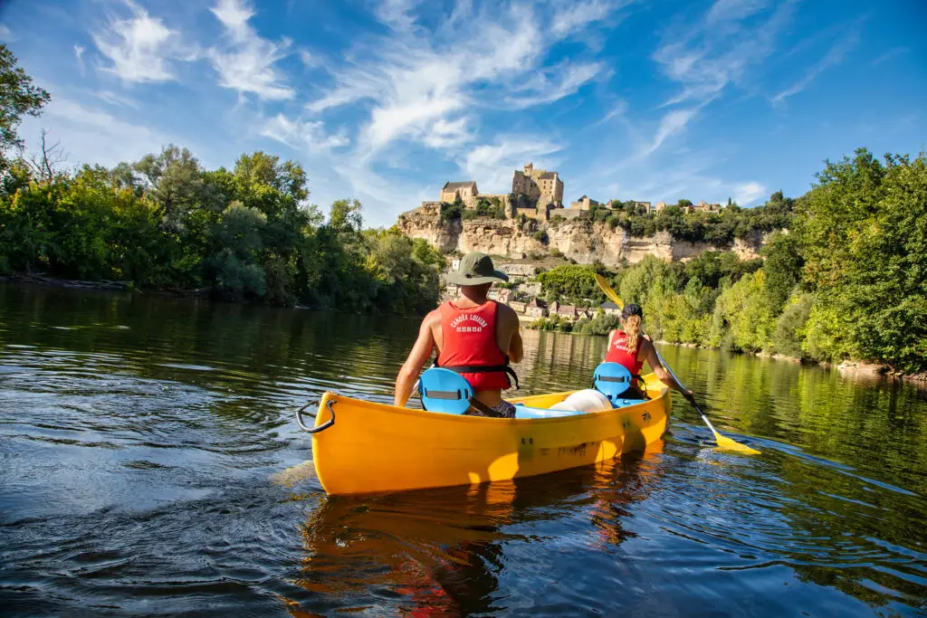 CANOË devant le village de Beynac