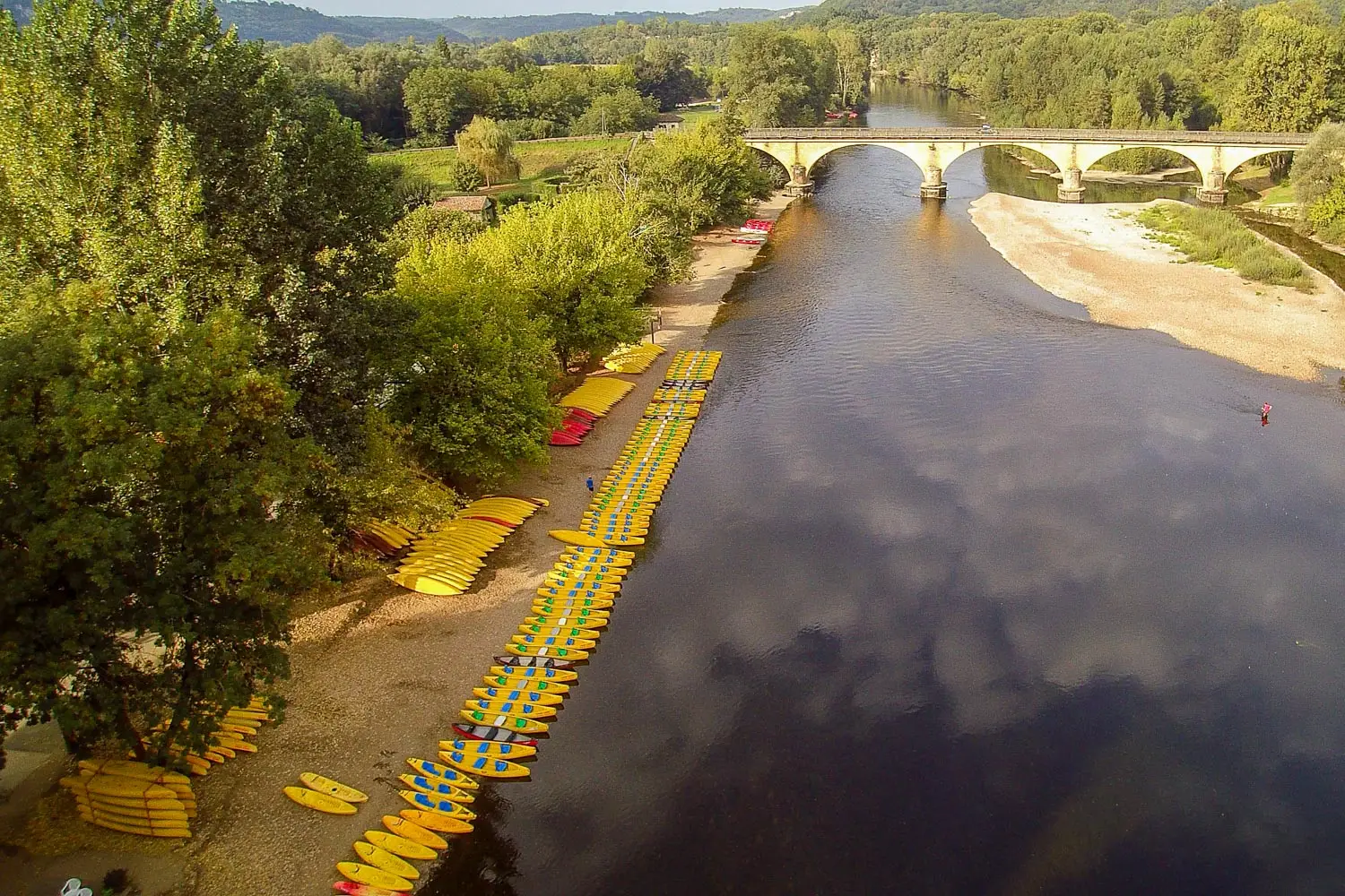 Vue aérienne de la base de Canoës Loisirs et du pont de Vitrac