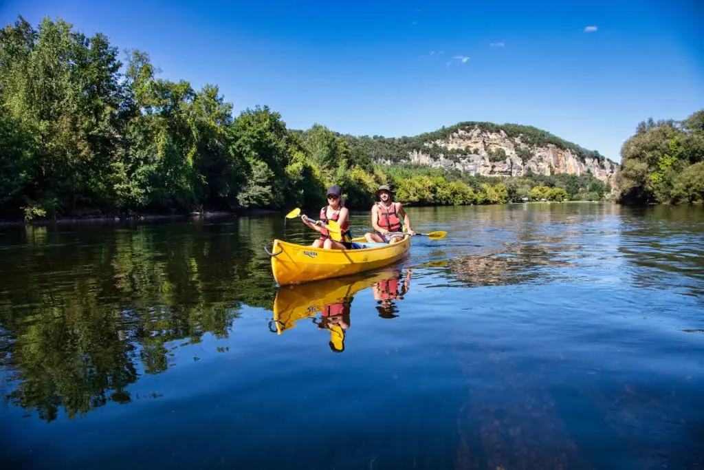 couple à canoë en Dordogne