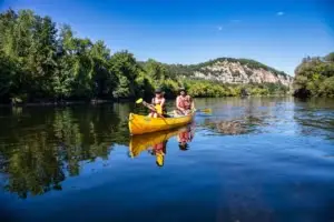 couple à canoë en Dordogne 