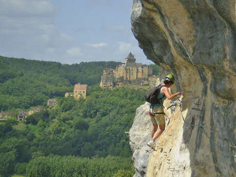 Via Ferrata devant le chateau de Castelnaud - Partenaires Canoes Loisirs