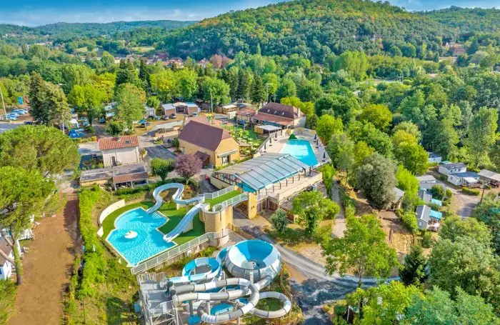 Vue aérienne du Camping Les Granges à Groléjac, camping partenaire de Canoës Loisirs