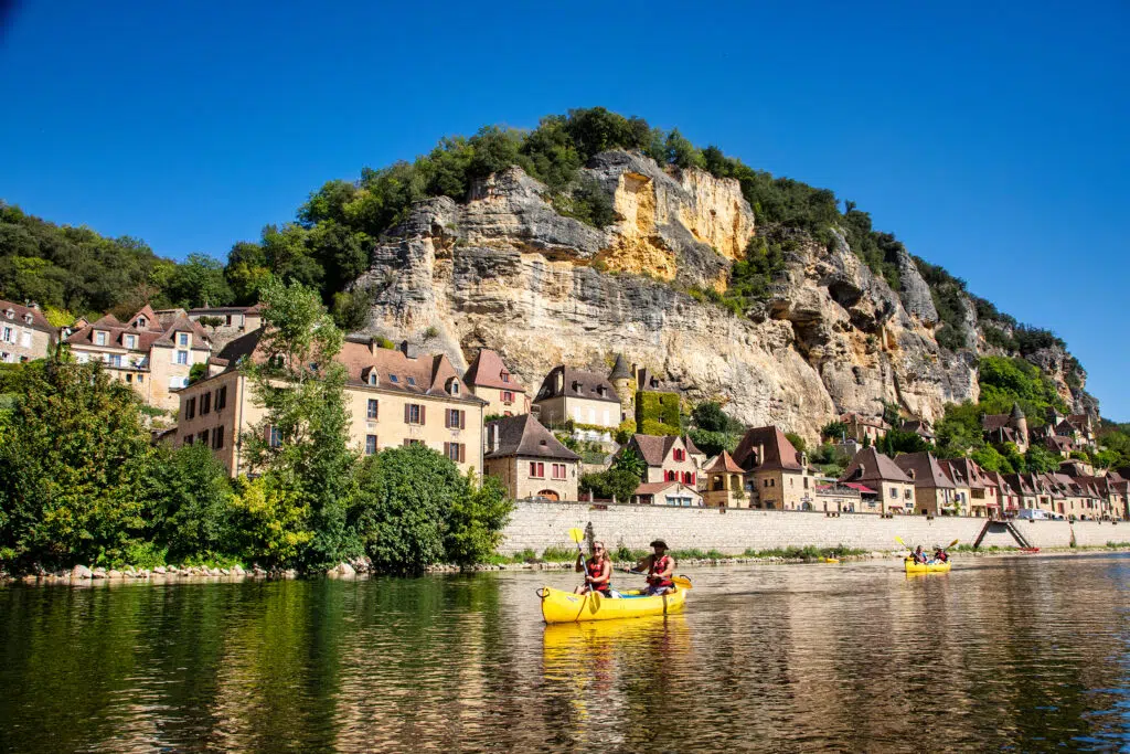 Canoë La Roque Gageac naviguant sur la Dordogne