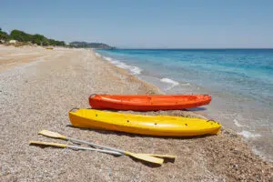 Canoe mer sur une plage